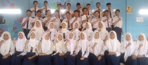 Foto Bersama murid SMP PGRI 2 CIPARAY