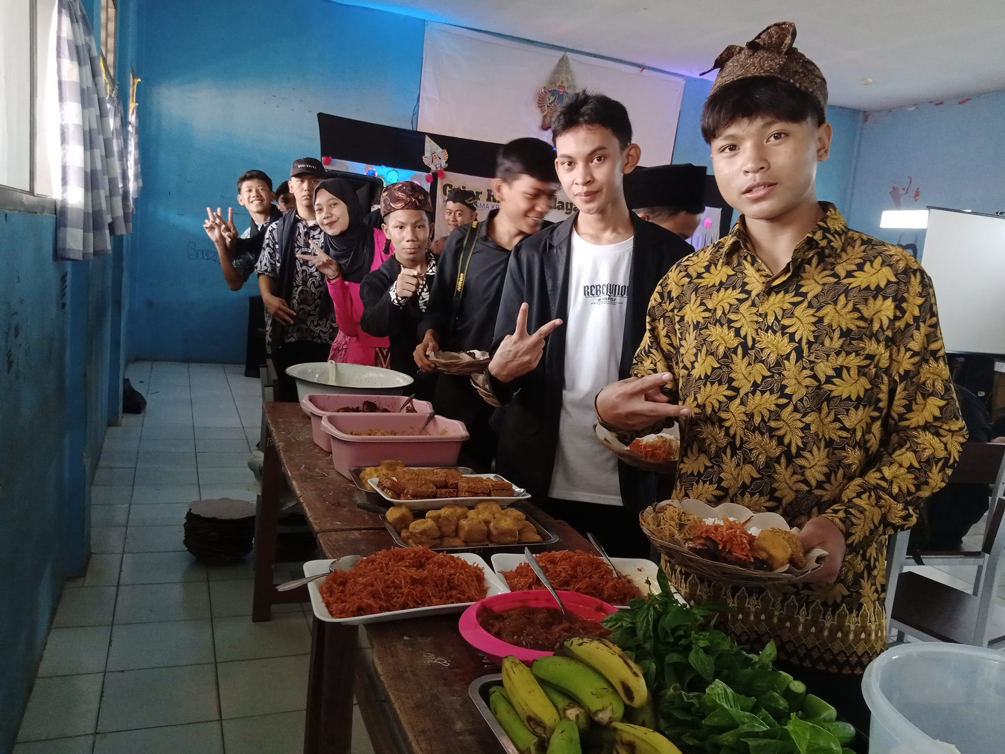 Tenaga Kependidikan SMP PGRI 2 Ciparay